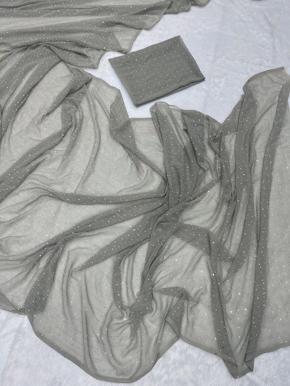 Modern touch ,Here we Presenting Exclusive saree