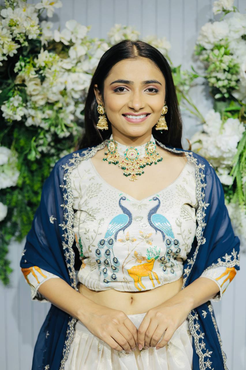 *Designer Embroidered Lahenga Choli Presenting