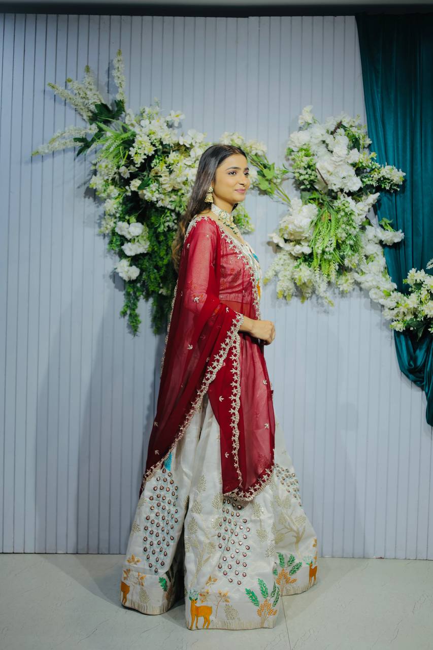 *Designer Embroidered Lahenga Choli Presenting