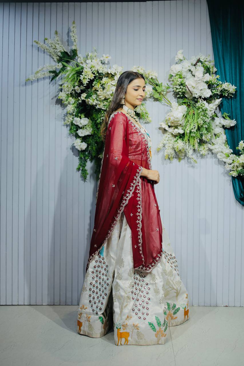 *Designer Embroidered Lahenga Choli Presenting