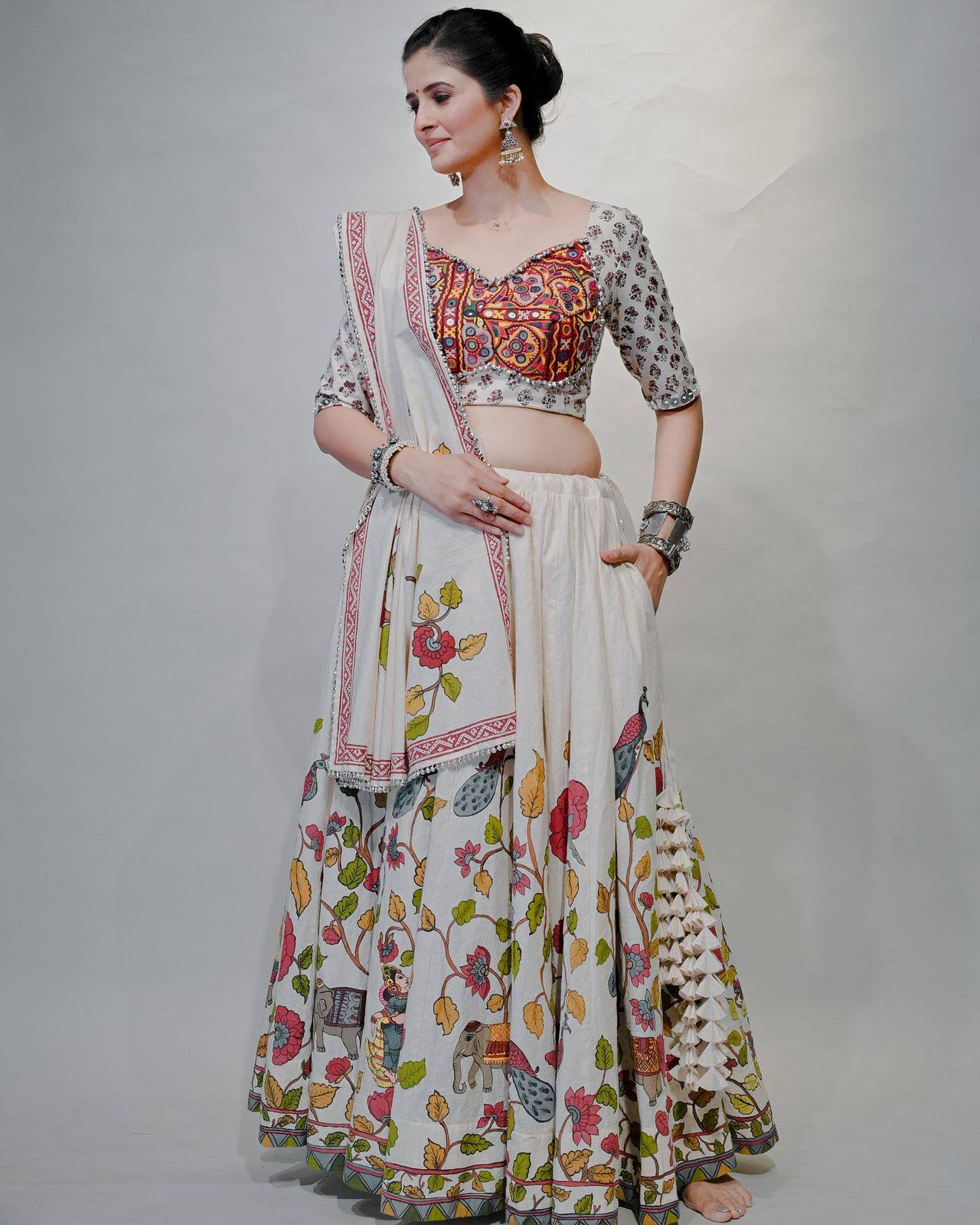 Launching Navratri Special Lehenga Choli With 6 Meter Heavy Flair