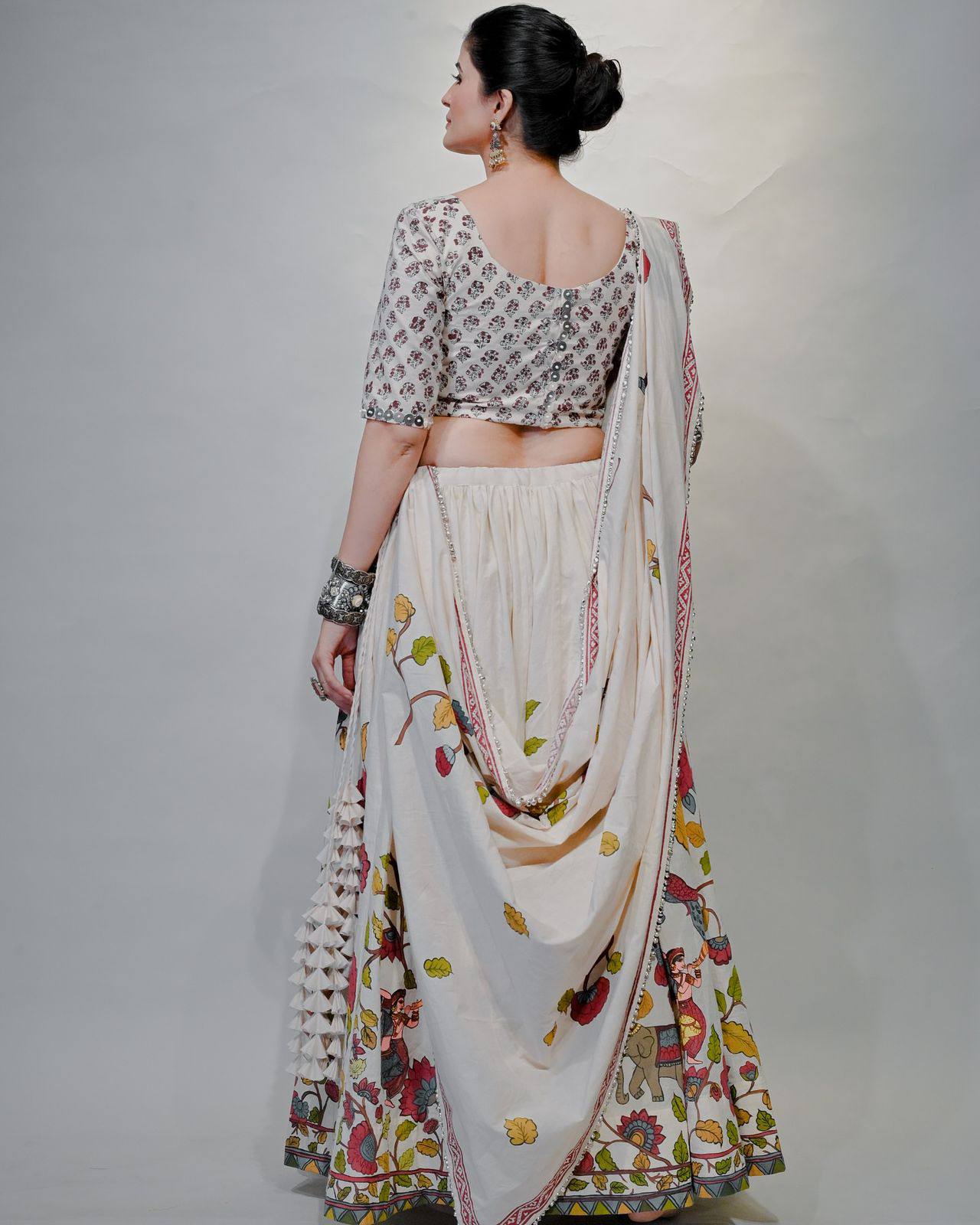 Launching Navratri Special Lehenga Choli With 6 Meter Heavy Flair