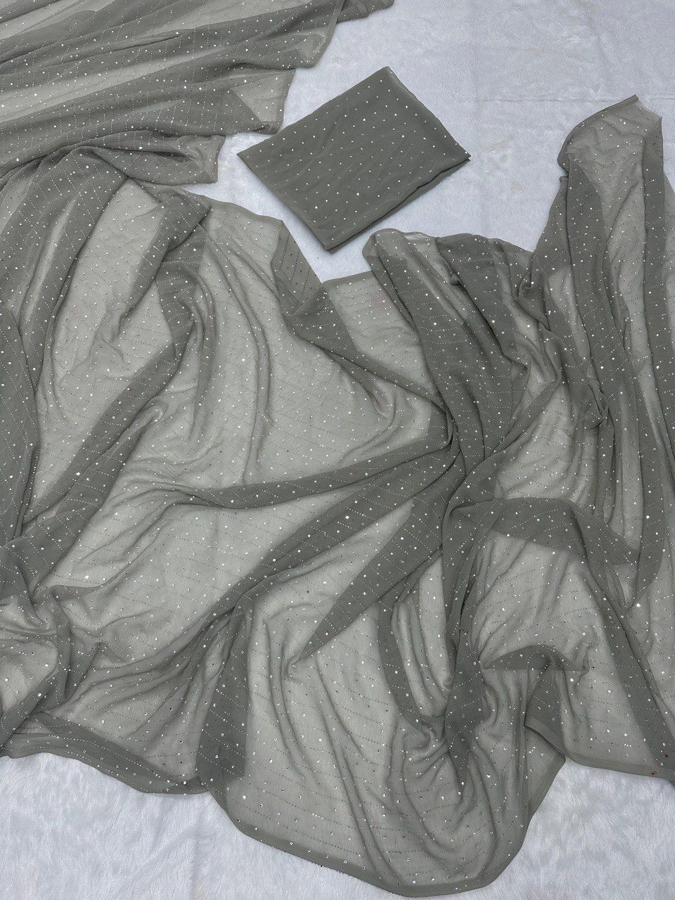 Modern touch ,Here we Presenting Exclusive saree