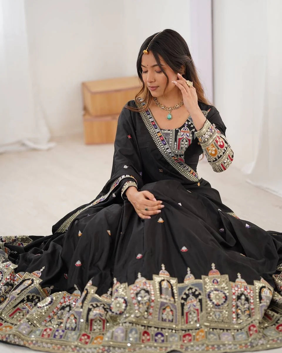 Designer Wedding Chaniya Choli for Women – Traditional Mirror Work Lehenga in Black with Embroidered Dupatta – Gujarati Garba Navratri Outfit