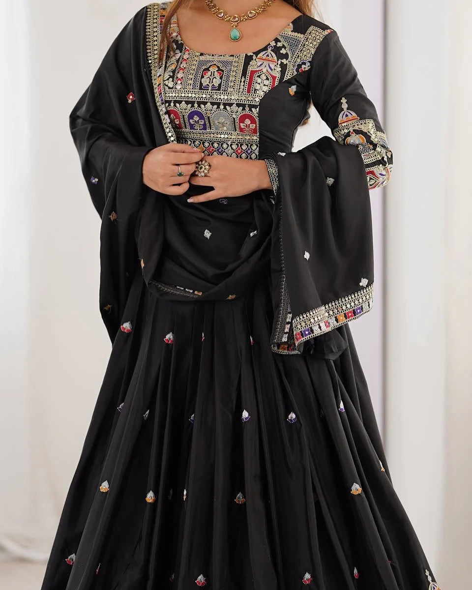 Designer Wedding Chaniya Choli for Women – Traditional Mirror Work Lehenga in Black with Embroidered Dupatta – Gujarati Garba Navratri Outfit