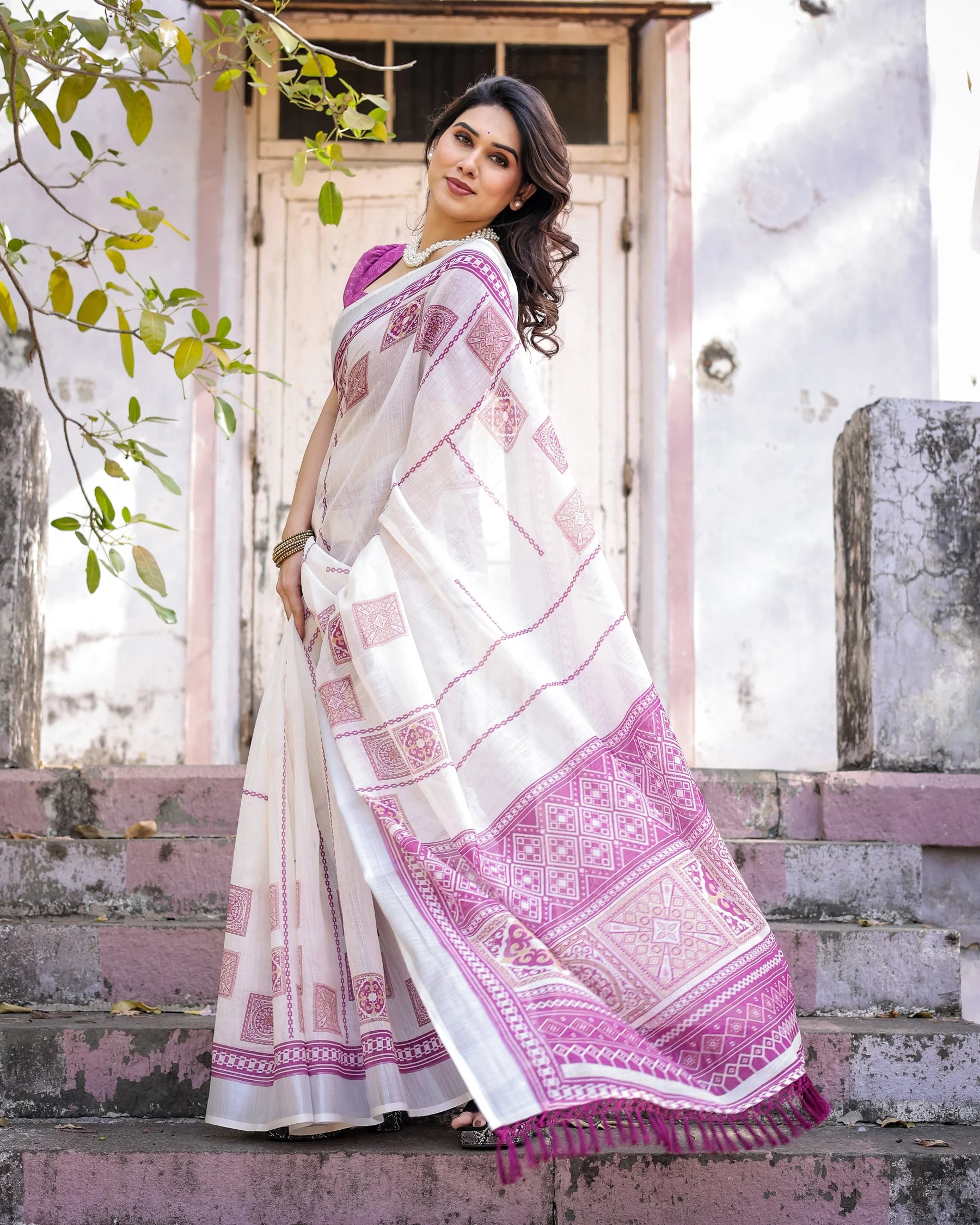 Elegant Multicolor Linen Saree with Traditional Patterns | Lightweight Festive Wear