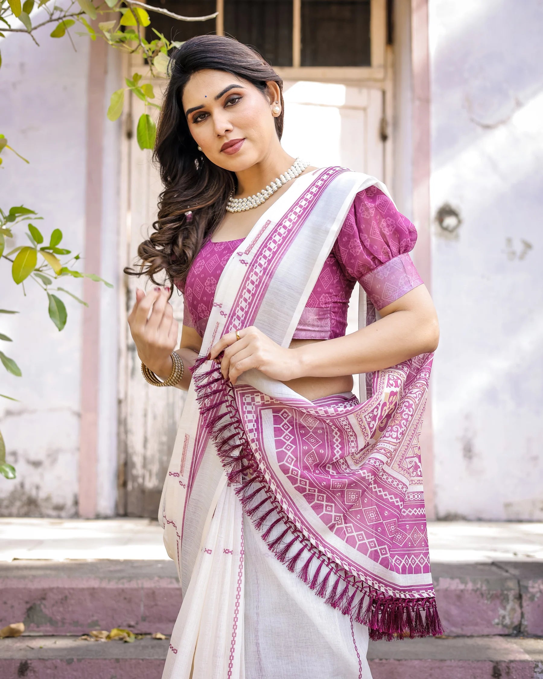 Elegant Multicolor Linen Saree with Traditional Patterns | Lightweight Festive Wear