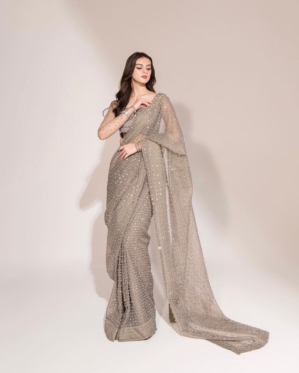 Modern touch ,Here we Presenting Exclusive saree