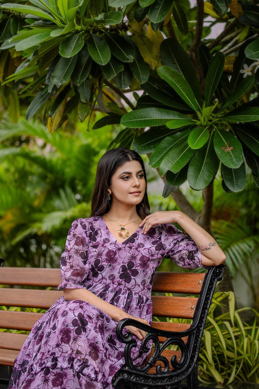 🍂 Stylish Georgette Gown – Comfort Meets Style 🍂